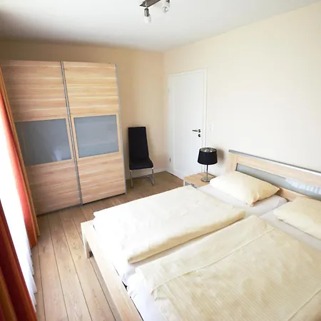 Reetdachhaus 4, Inkl 2 Parkplaetze Hébergement de vacances