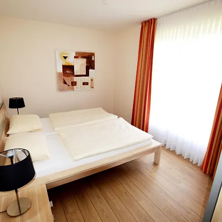 Reetdachhaus 4, Inkl 2 Parkplaetze 펜션 페마른